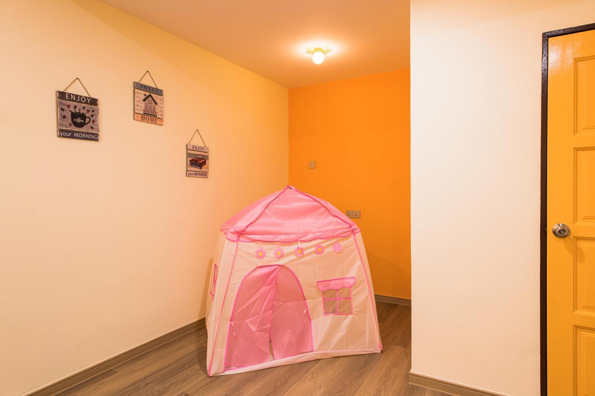 Apartment Orange Tatami Funny House At Bukit Beruang