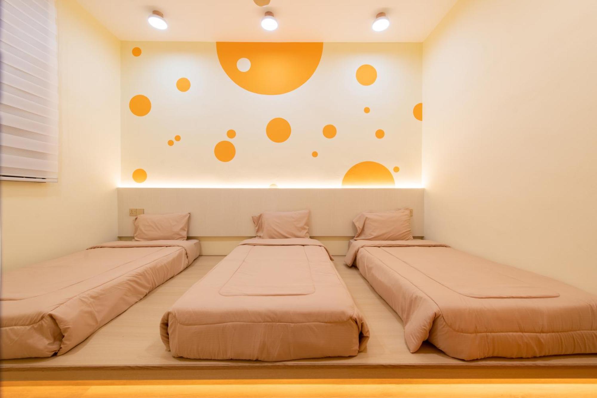 Orange Tatami Funny House At Bukit Beruang Apartment