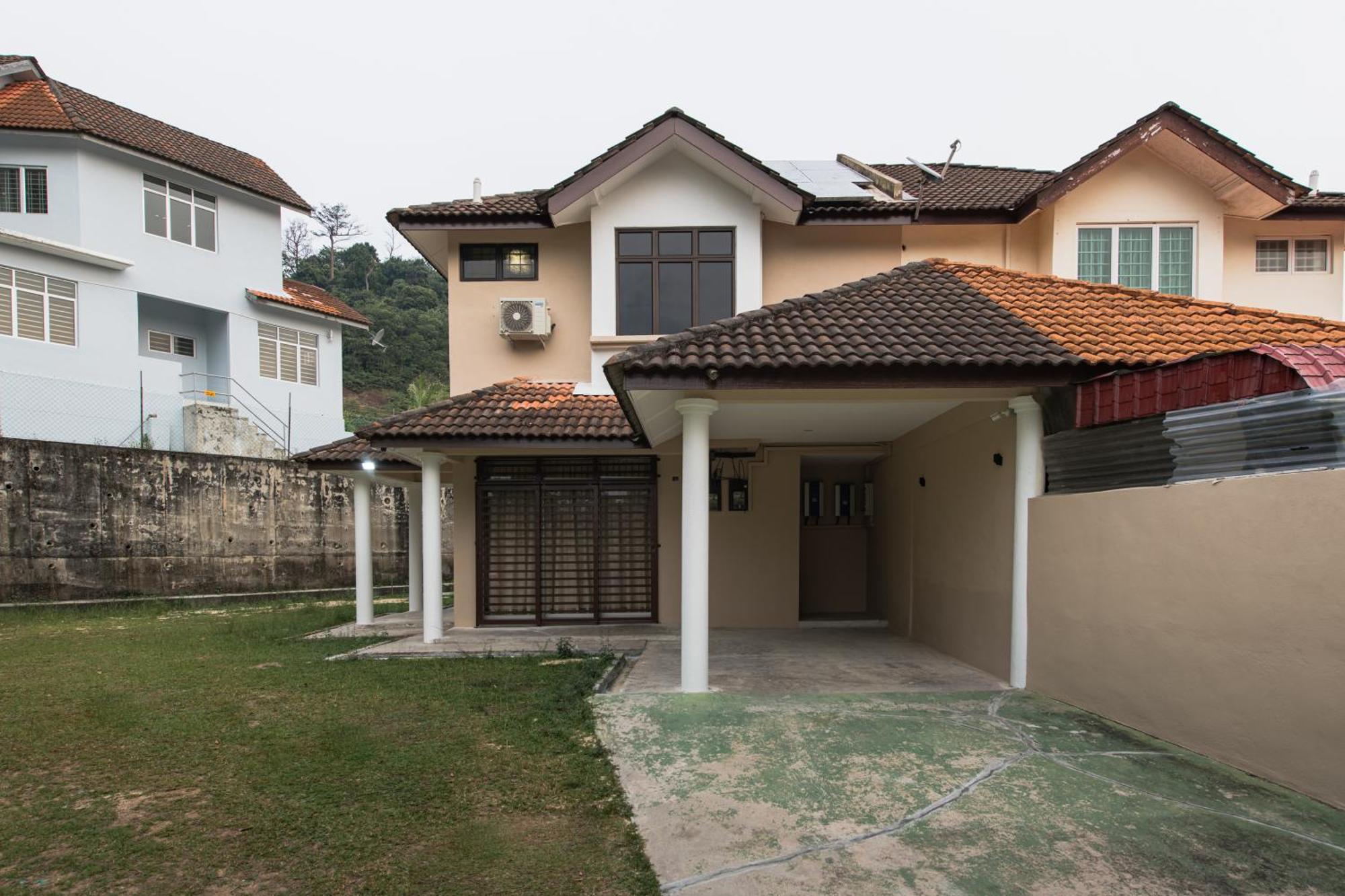 Orange Tatami Funny House At Bukit Beruang * Malacca